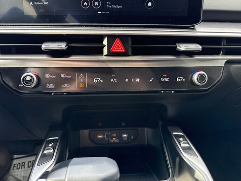 Used 2025 Kia Sorento S w/ Panoramic Sunroof Package image 21