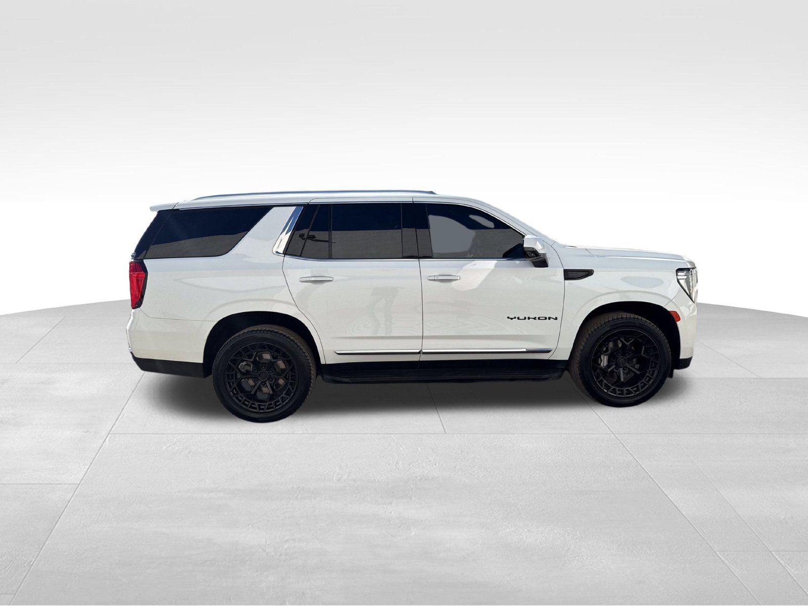 Used 2023 GMC Yukon SLT w/ SLT Luxury Package AWD/4WD image 6