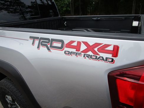 Used 2018 Toyota Tacoma TRD Off-Road AWD/4WD image 15