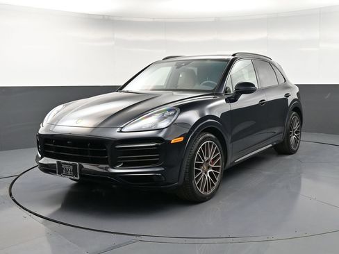 Used 2023 Porsche Cayenne GTS AWD/4WD image 1