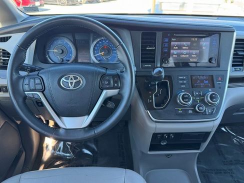 Used 2015 Toyota Sienna XLE image 19