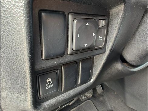 Used 2011 Nissan Juke SV image 28