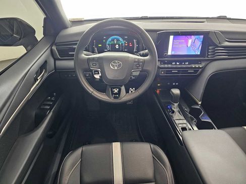 Used 2025 Toyota Camry SE image 18