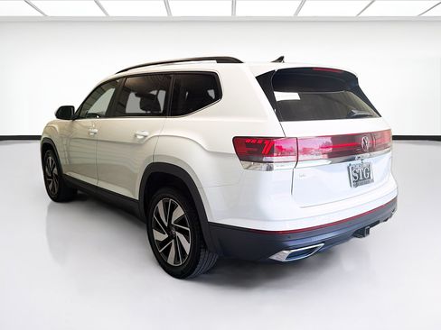 Used 2024 Volkswagen Atlas SE AWD/4WD image 6