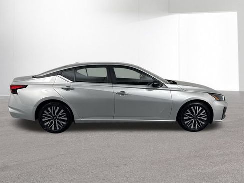 Used 2024 Nissan Altima 2.5 SV FWD image 33