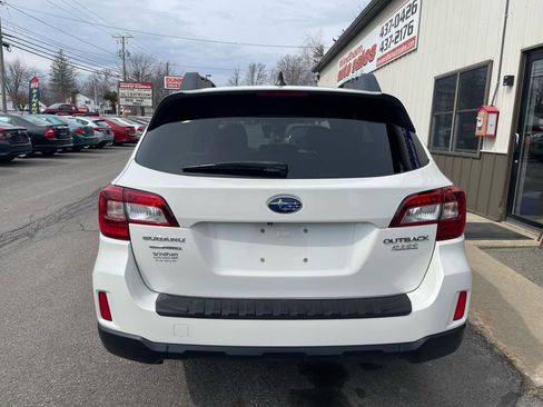 Used 2017 Subaru Outback 2.5i Premium image 5