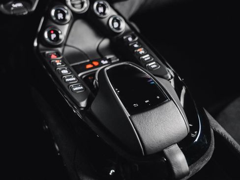 Used 2021 Aston Martin V8 Vantage Coupe image 46