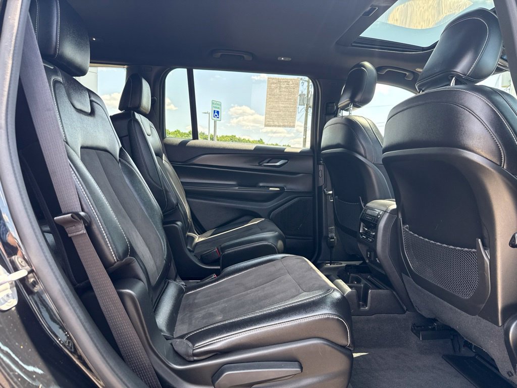 Used 2023 Jeep Grand Cherokee L Laredo AWD/4WD image 15