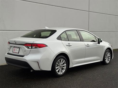 Certified 2023 Toyota Corolla LE image 7