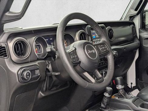 Used 2023 Jeep Gladiator Willys image 9