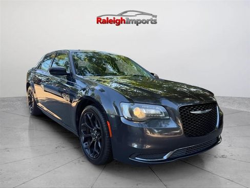 Used 2019 Chrysler 300 Touring w/ Sport Appearance Package RWD image 7