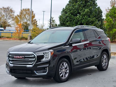 Used 2024 GMC Terrain SLT image 3