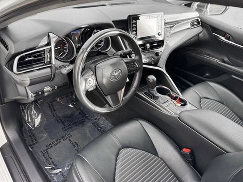 Used 2024 Toyota Camry SE image 11