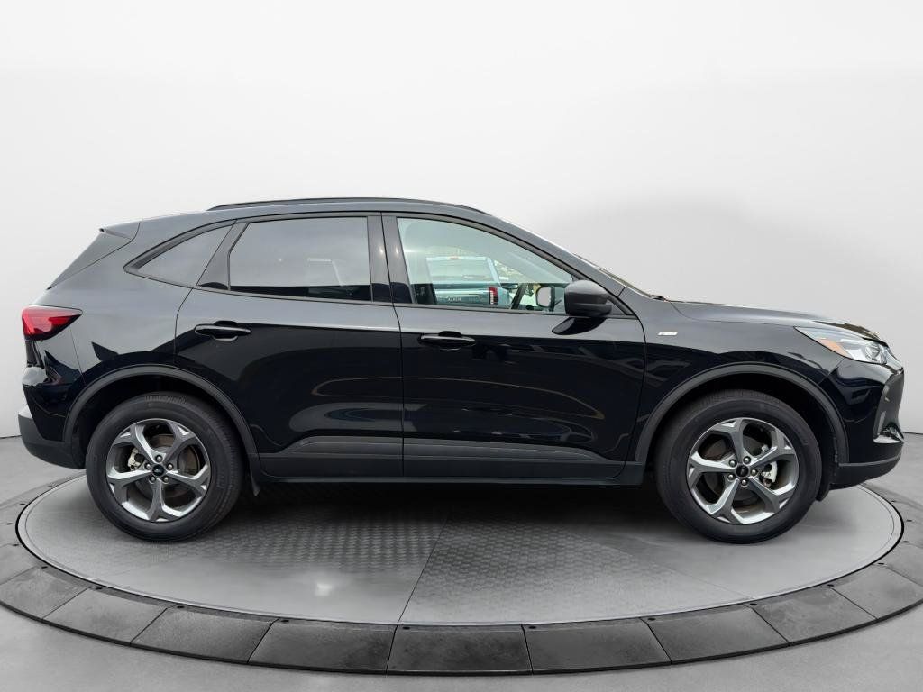 Used 2025 Ford Escape ST-Line AWD/4WD image 5