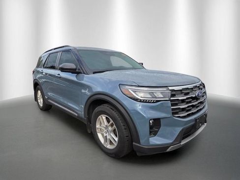 Used 2025 Ford Explorer Active w/ Active Comfort Package RWD image 5