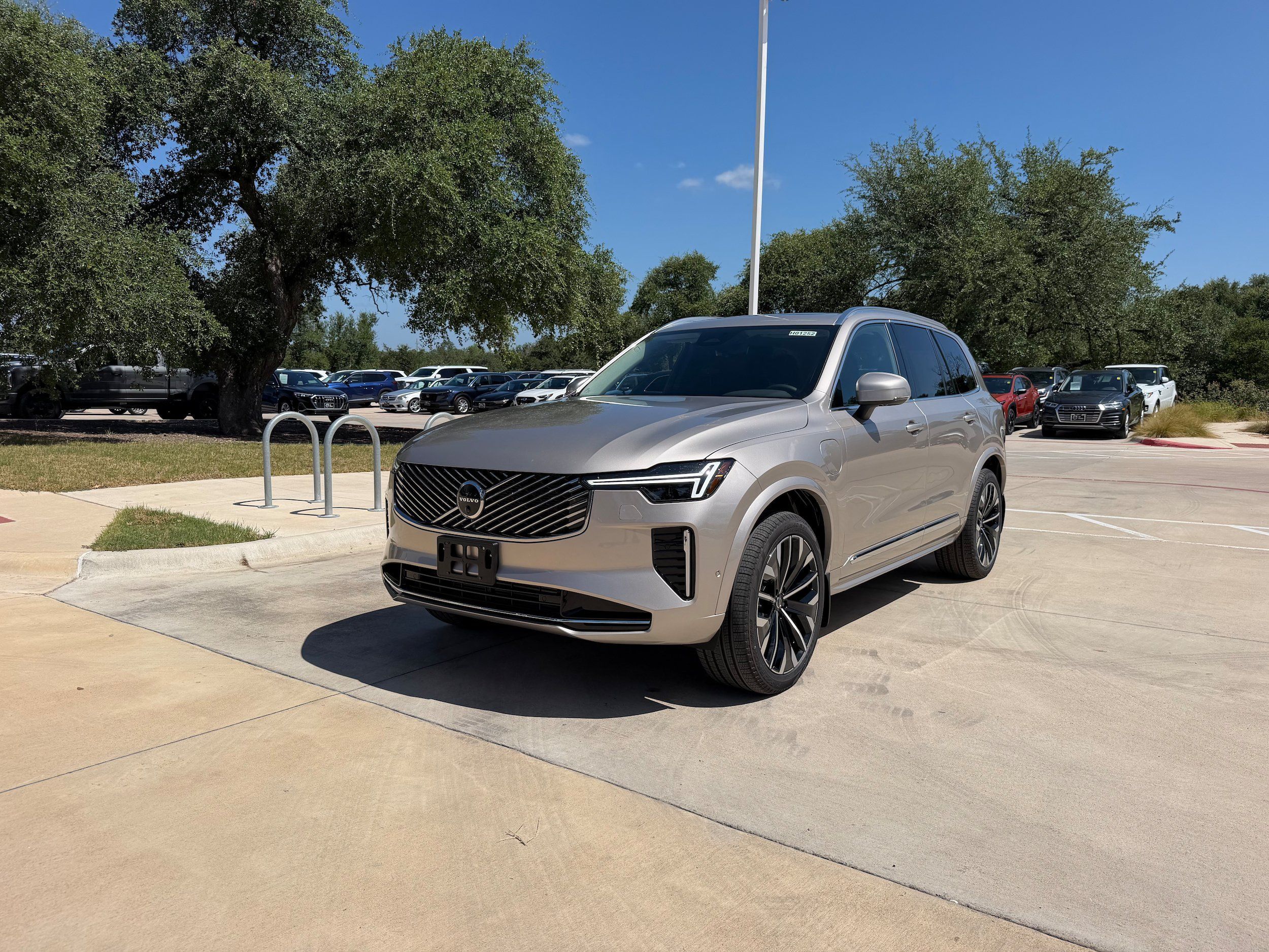 New 2026 Volvo XC90 T8 Plus w/ Protection Package Premier AWD/4WD image 2