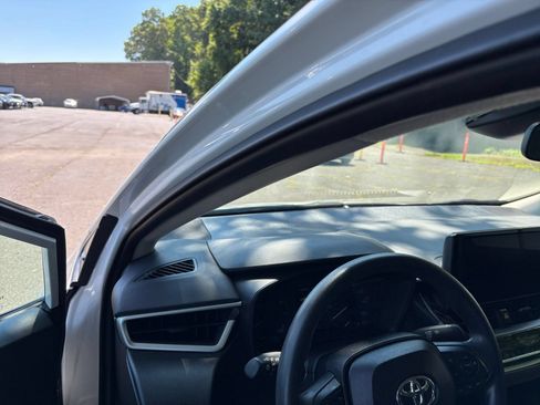 Used 2025 Toyota Corolla LE FWD image 32