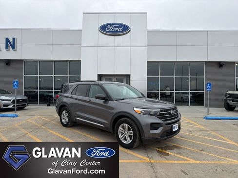 Used 2021 Ford Explorer XLT image 1