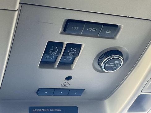 Used 2018 Chevrolet Suburban Premier image 38