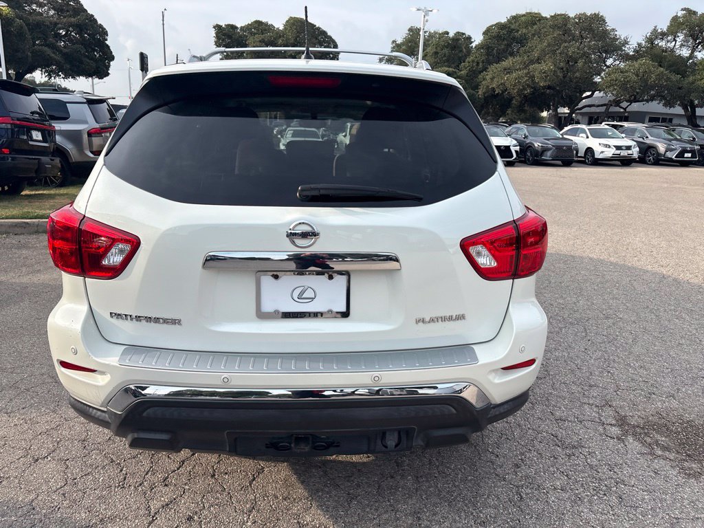 Used 2018 Nissan Pathfinder Platinum FWD image 4