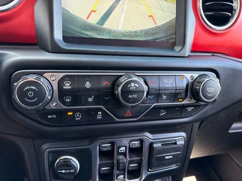 Used 2019 Jeep Wrangler Unlimited Rubicon AWD/4WD image 12