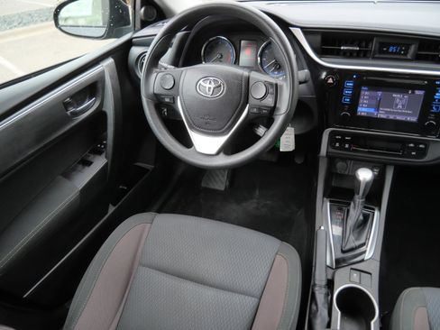 Certified 2019 Toyota Corolla LE FWD image 9