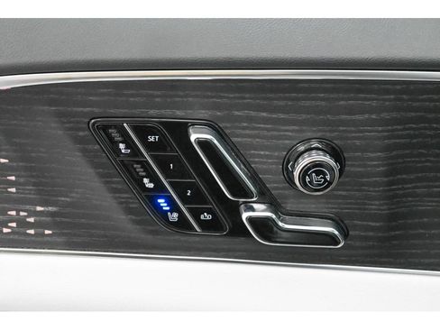 Used 2023 Cadillac Lyriq 2WD image 32