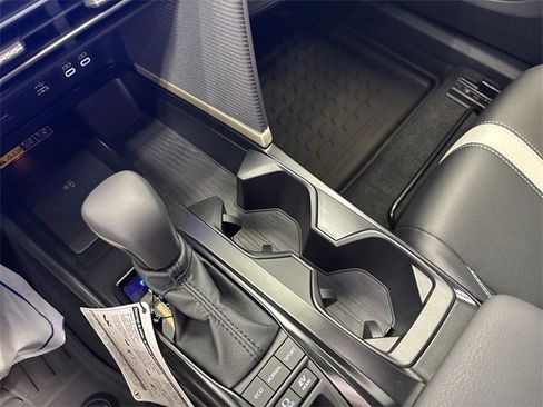 Used 2025 Toyota Camry SE w/ Multimedia Upgrade Package image 20