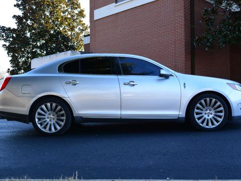 Used 2013 Lincoln MKS image 4