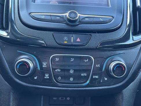 Used 2023 Chevrolet Equinox RS image 22