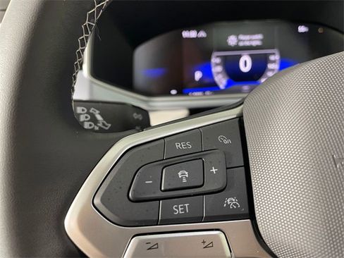 New 2025 Volkswagen Taos SE image 9