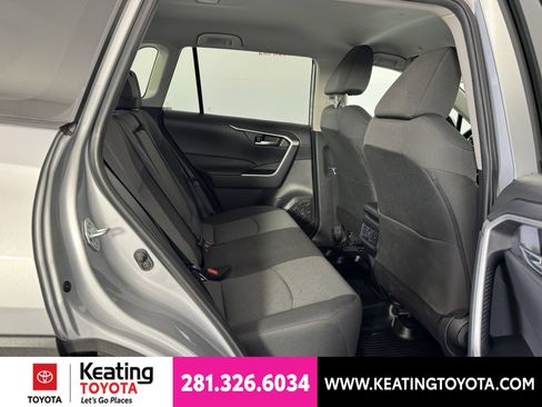 Used 2025 Toyota RAV4 XLE AWD/4WD image 18
