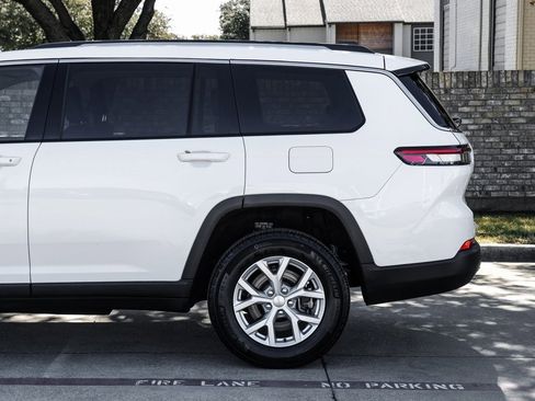 Used 2023 Jeep Grand Cherokee L Limited image 23