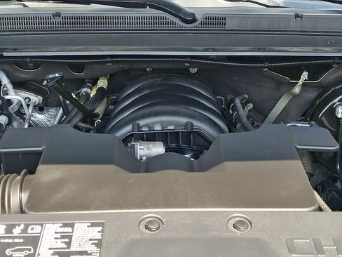 Used 2020 Chevrolet Suburban LT w/ Luxury Package AWD/4WD image 28