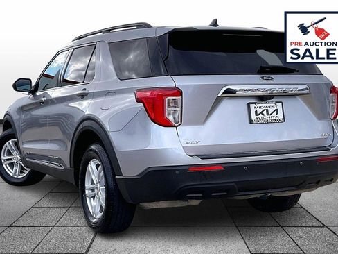 Used 2022 Ford Explorer XLT image 12