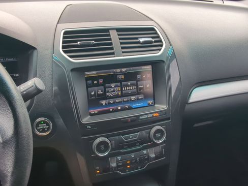 Used 2016 Ford Explorer XLT w/ Equipment Group 202A image 19