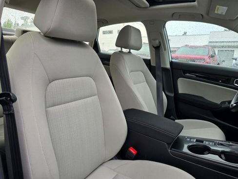 Used 2022 Honda Civic EX image 11