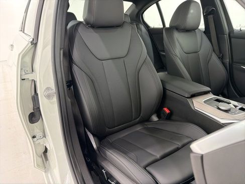 Used 2025 BMW 330i xDrive Sedan w/ Convenience Package image 19