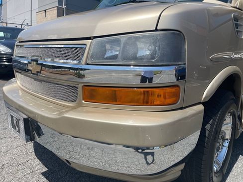 Used 2011 Chevrolet Express 2500 Extended RWD image 12