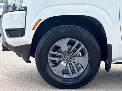 Used 2025 Nissan Frontier SV image 6