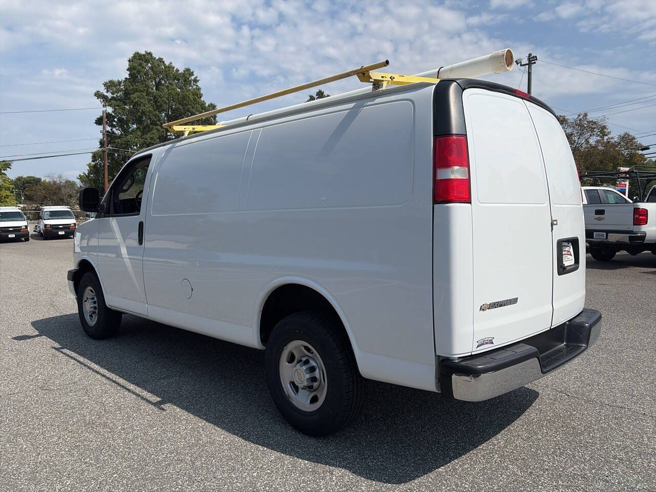 Used 2022 Chevrolet Express 2500 w/ Driver Convenience Package RWD image 7