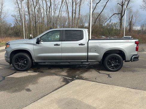 Used 2023 Chevrolet Silverado 1500 Custom image 2