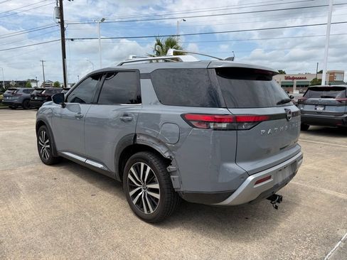 Used 2023 Nissan Pathfinder Platinum FWD image 3