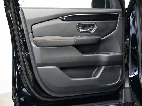 Used 2023 Honda Pilot Sport image 11