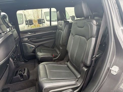 Used 2022 Jeep Grand Cherokee L Overland w/ Luxury Tech Group IV AWD/4WD image 18