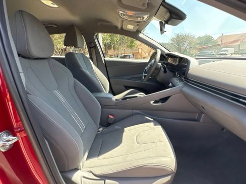 Used 2024 Hyundai Elantra SEL FWD image 11