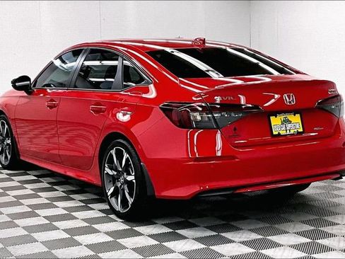 Used 2025 Honda Civic Sport Touring image 3