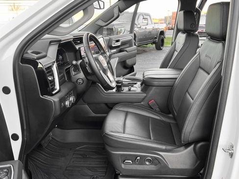 Used 2025 GMC Sierra 1500 Denali image 3