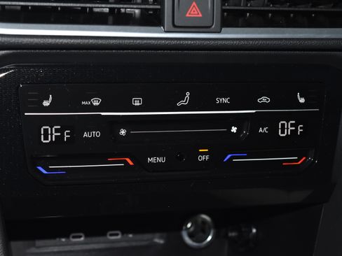 New 2026 Volkswagen Taos SE image 10