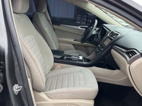 Used 2019 Ford Fusion SE FWD image 34